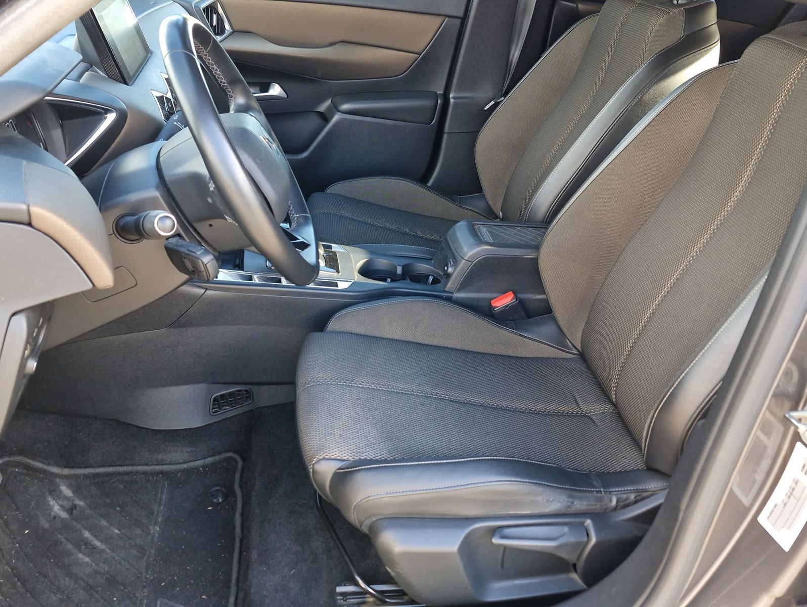 DS Automobiles DS3 Crossback E-Tense So Chic SOH 95% Kamera SHZ