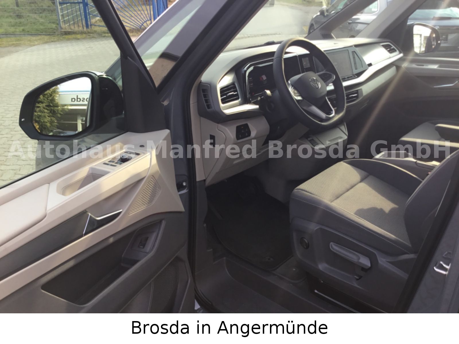 Volkswagen T7 Multivan - Samsaru's Car Outlet