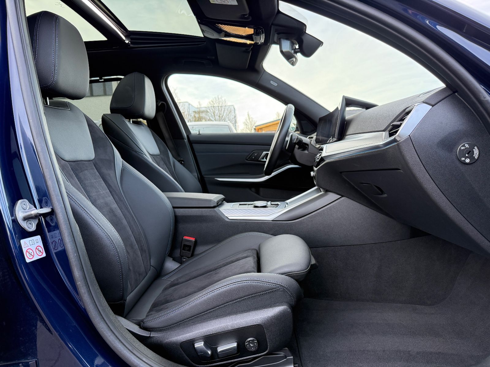 BMW 320 d xDrive M-SPORT - Samsaru's Car Outlet