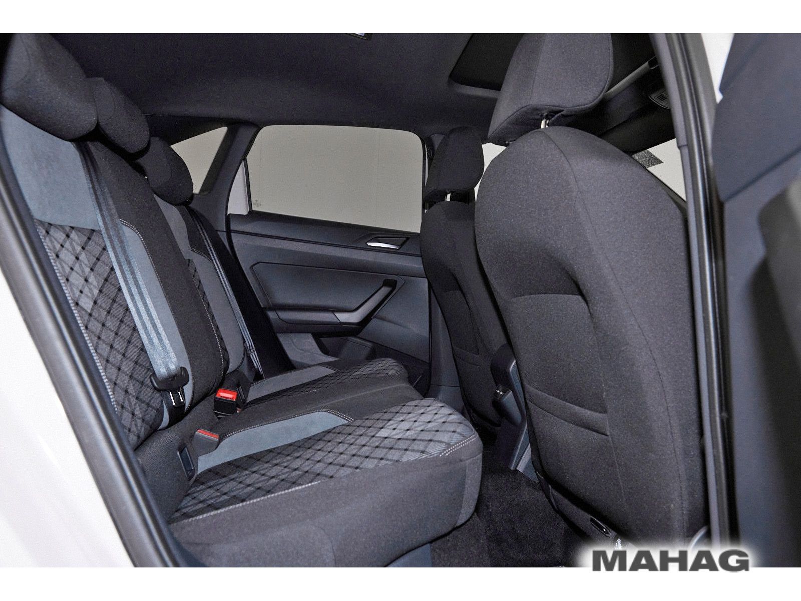 Volkswagen Taigo 1.5 TSI R-Line - Samsaru's Car Outlet