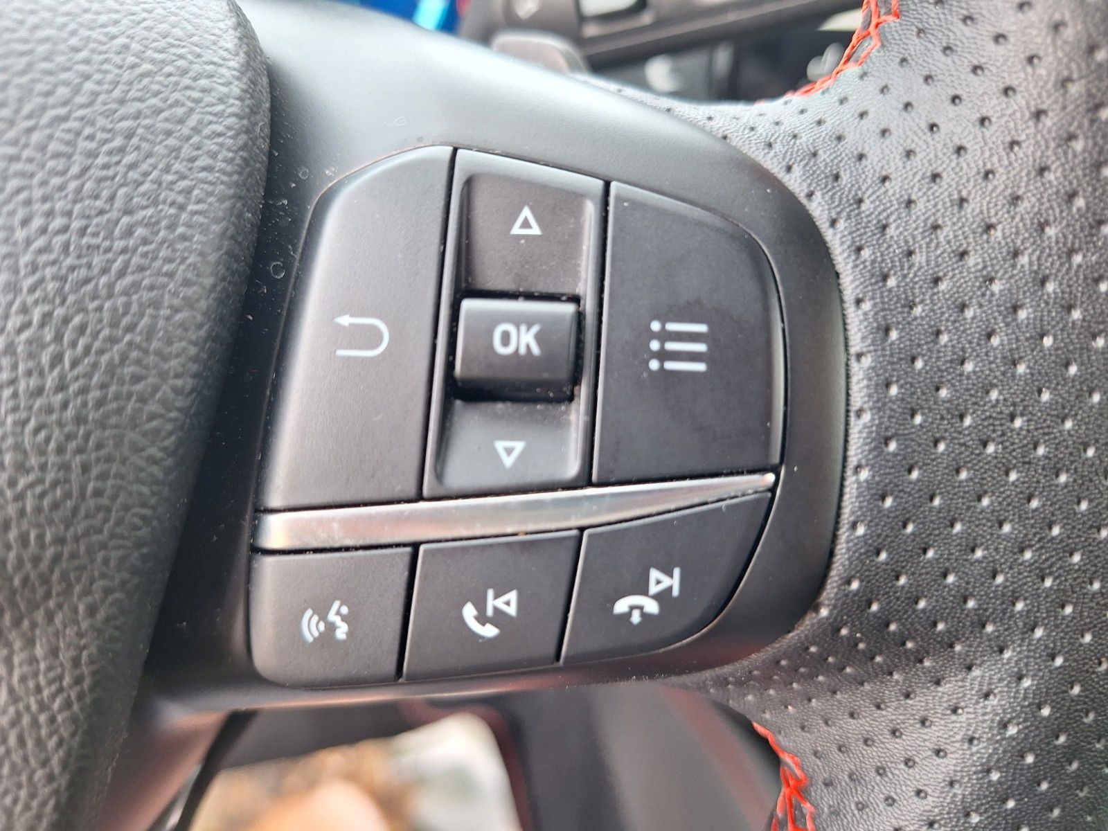 Ford Focus Turnier ST-Line X AHK NAVI LED PDC RFK LMF