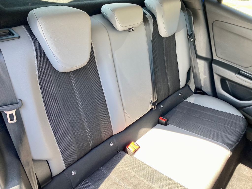 Opel Mokka 1.2 - Samsaru's Car Outlet