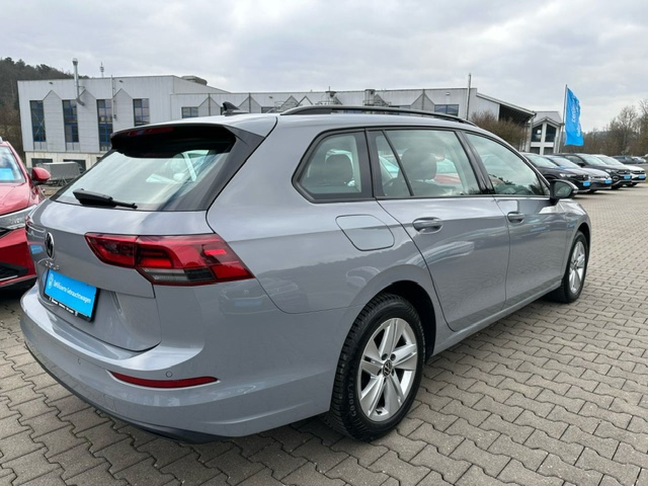 Volkswagen Golf VIII Variant Life 1.5 TSI - Samsaru's Car Outlet