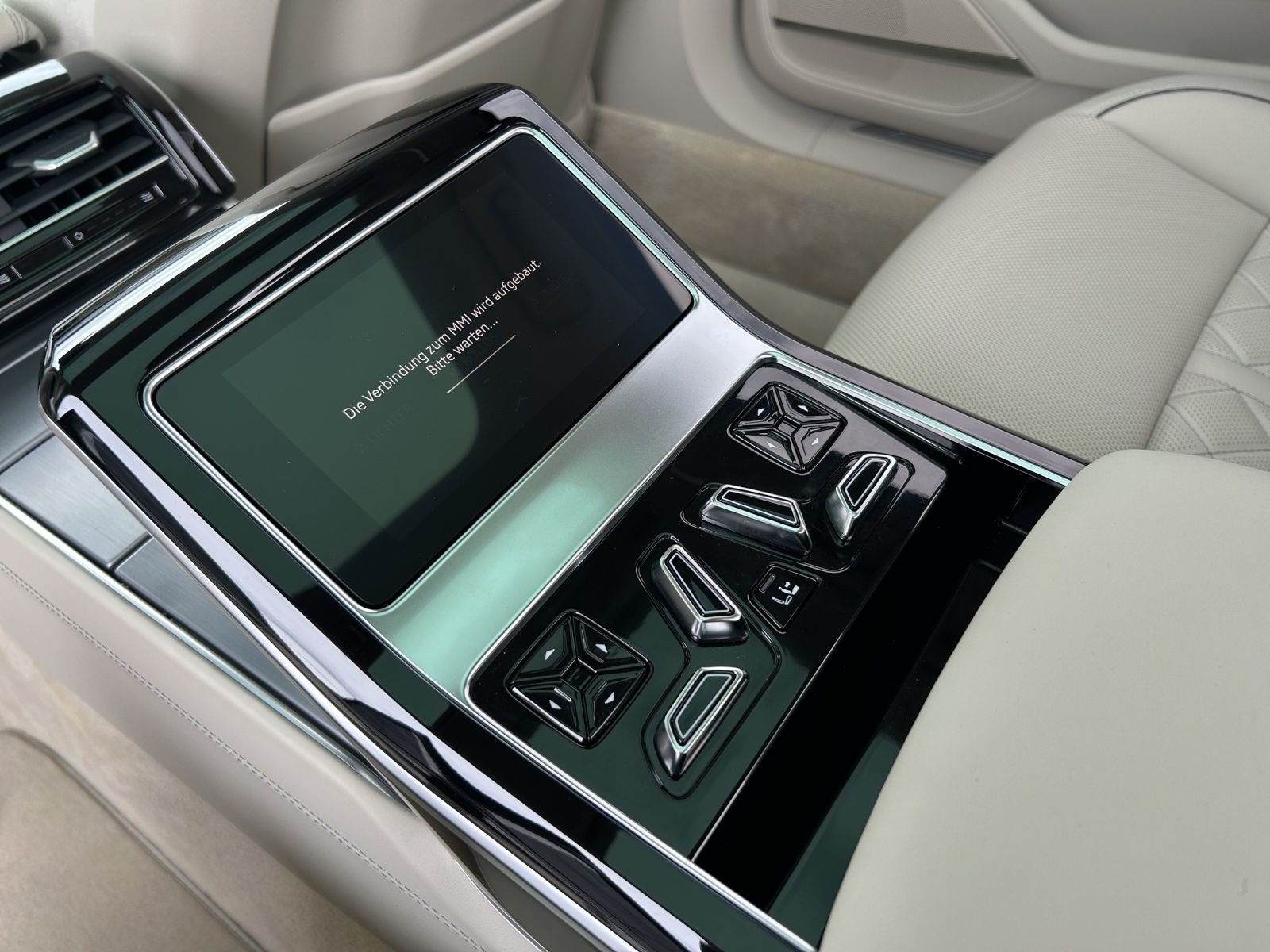 Audi A8 L 60 TFSIe quattro S-LINE - Samsaru's Car Outlet