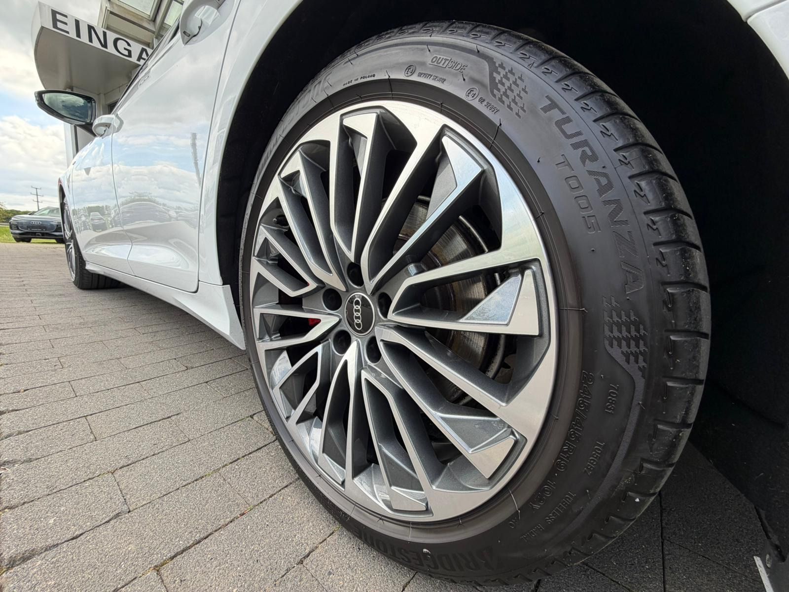 Audi A6 Avant 55 TFSIe QUATTRO S LINE+HUD+B&O+DÄMPFER
