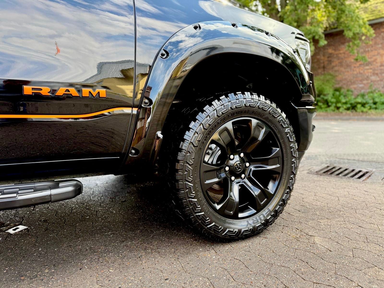 Dodge V8*OFFROAD*LIFT*BÜGEL*LED*4X4*NAVI*AHK*GARANTIE