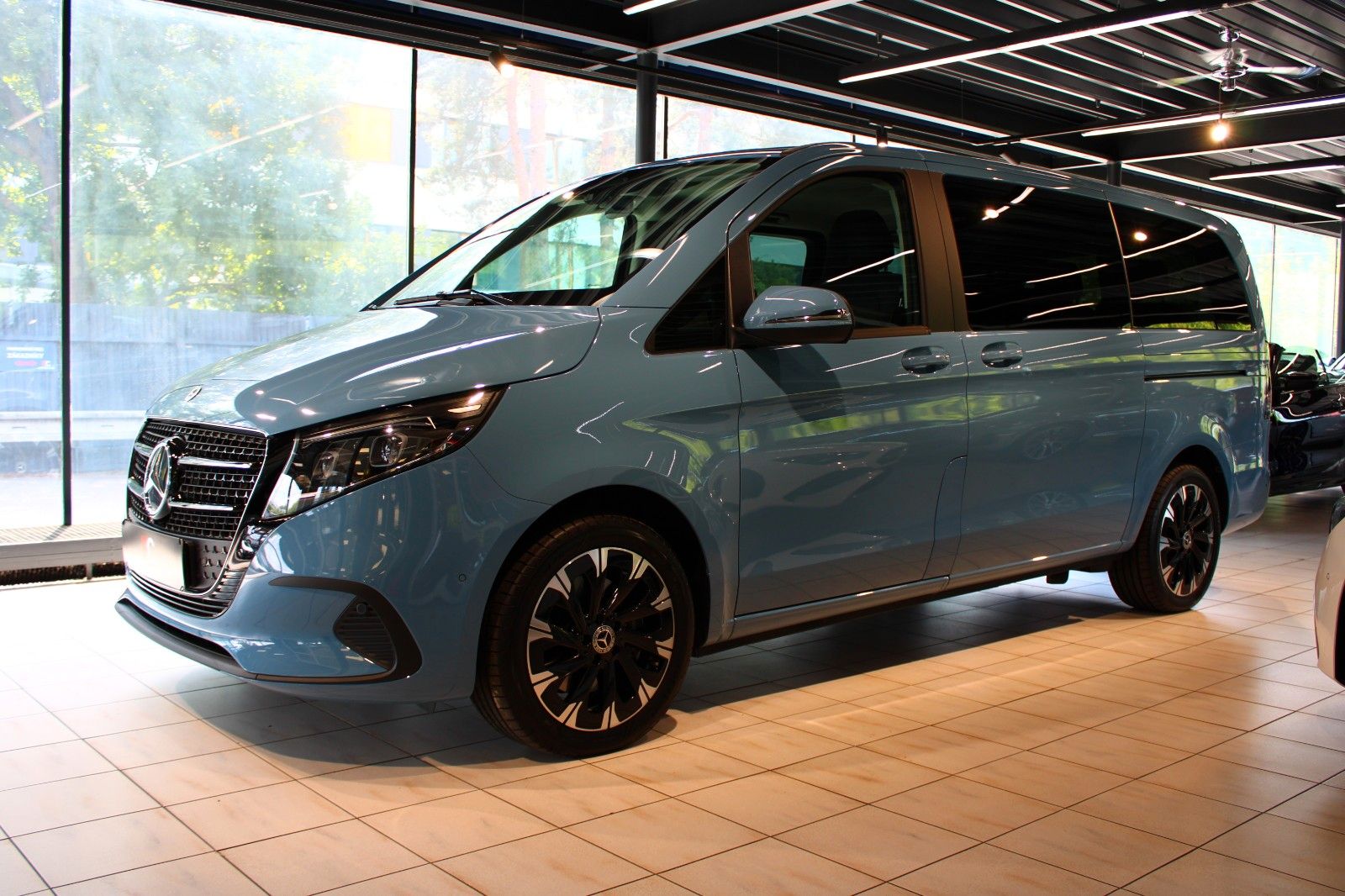 Mercedes-Benz V 250d STYLE - Samsaru's Car Outlet