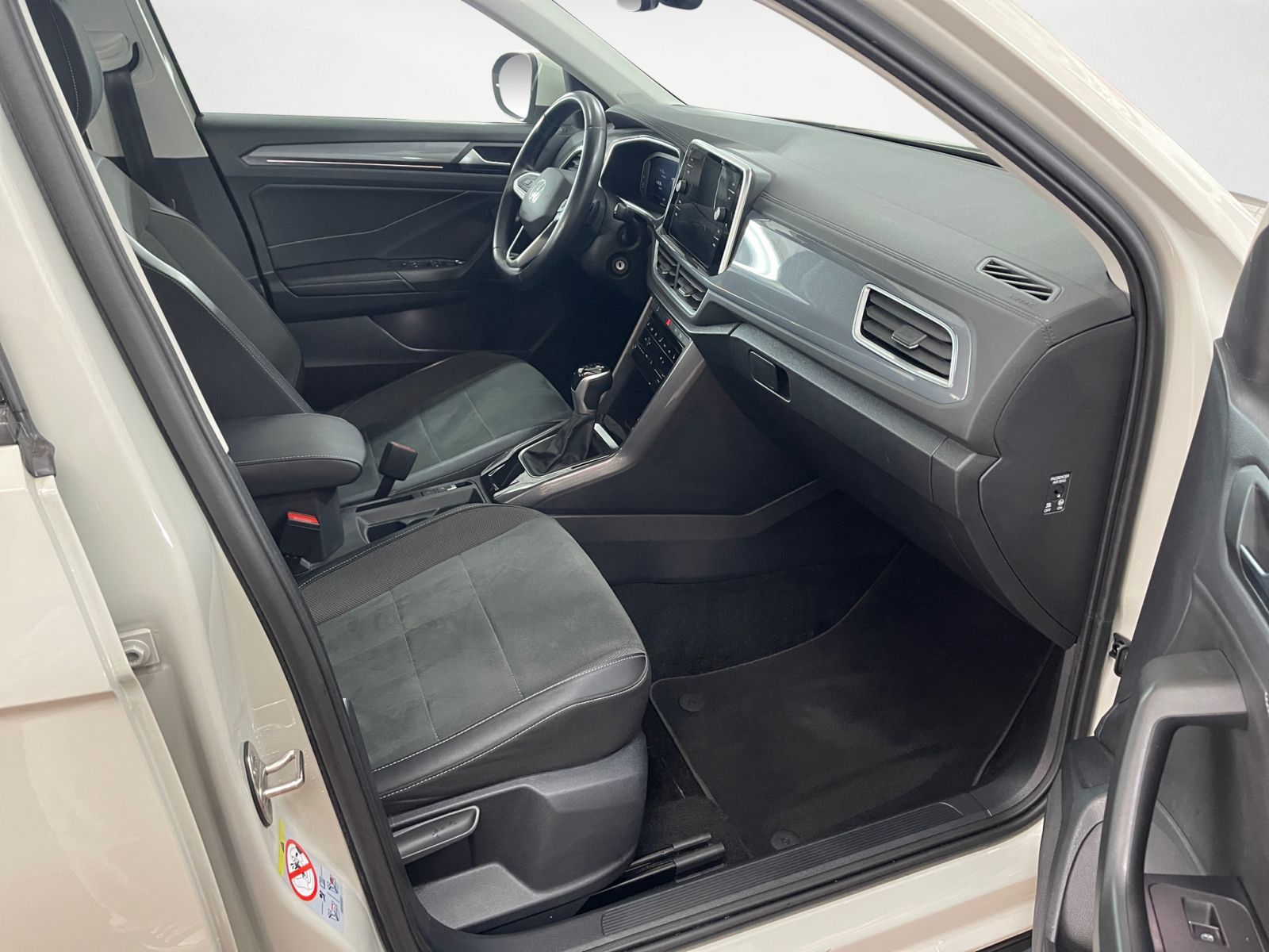 Volkswagen T-Roc 1.5 TSI OPF DSG Style" → "Volkswagen T-Roc 1.5 TSI Style - Samsaru's Car Outlet