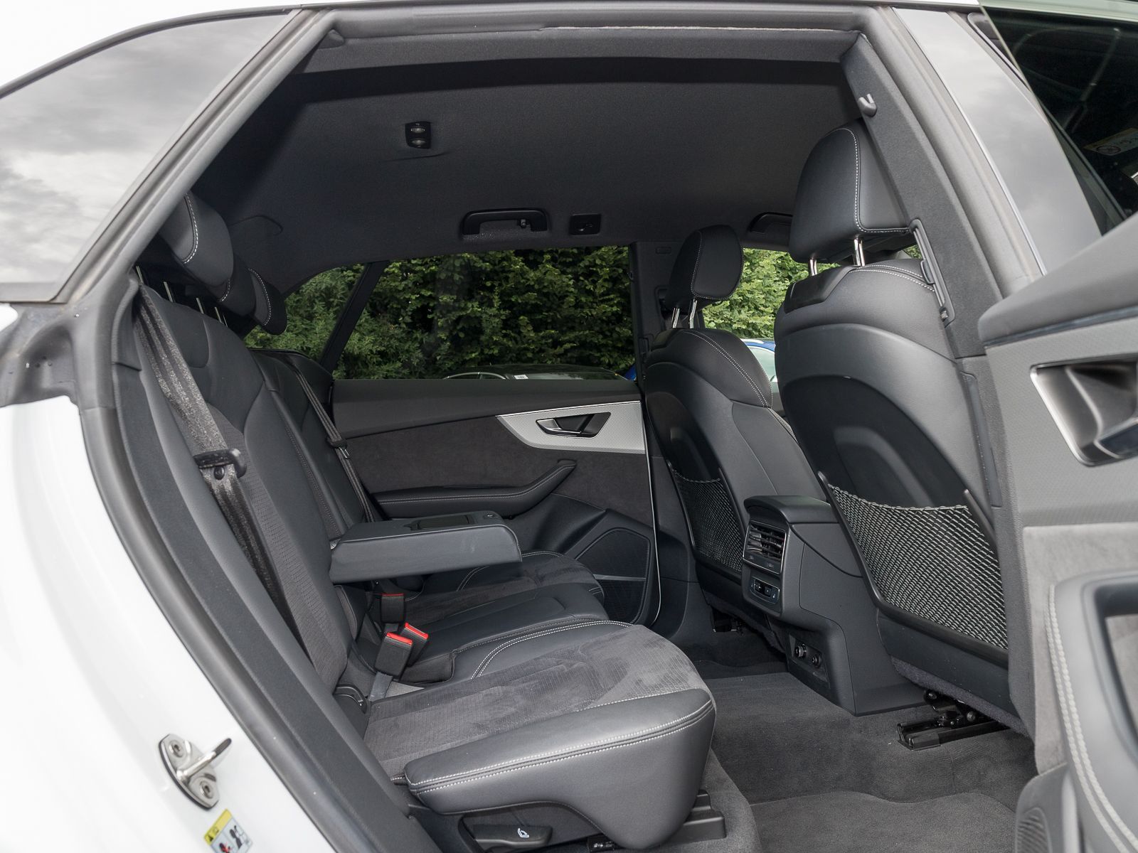 Audi Q8 55 TFSIe Q S LINE - Samsaru's Car Outlet