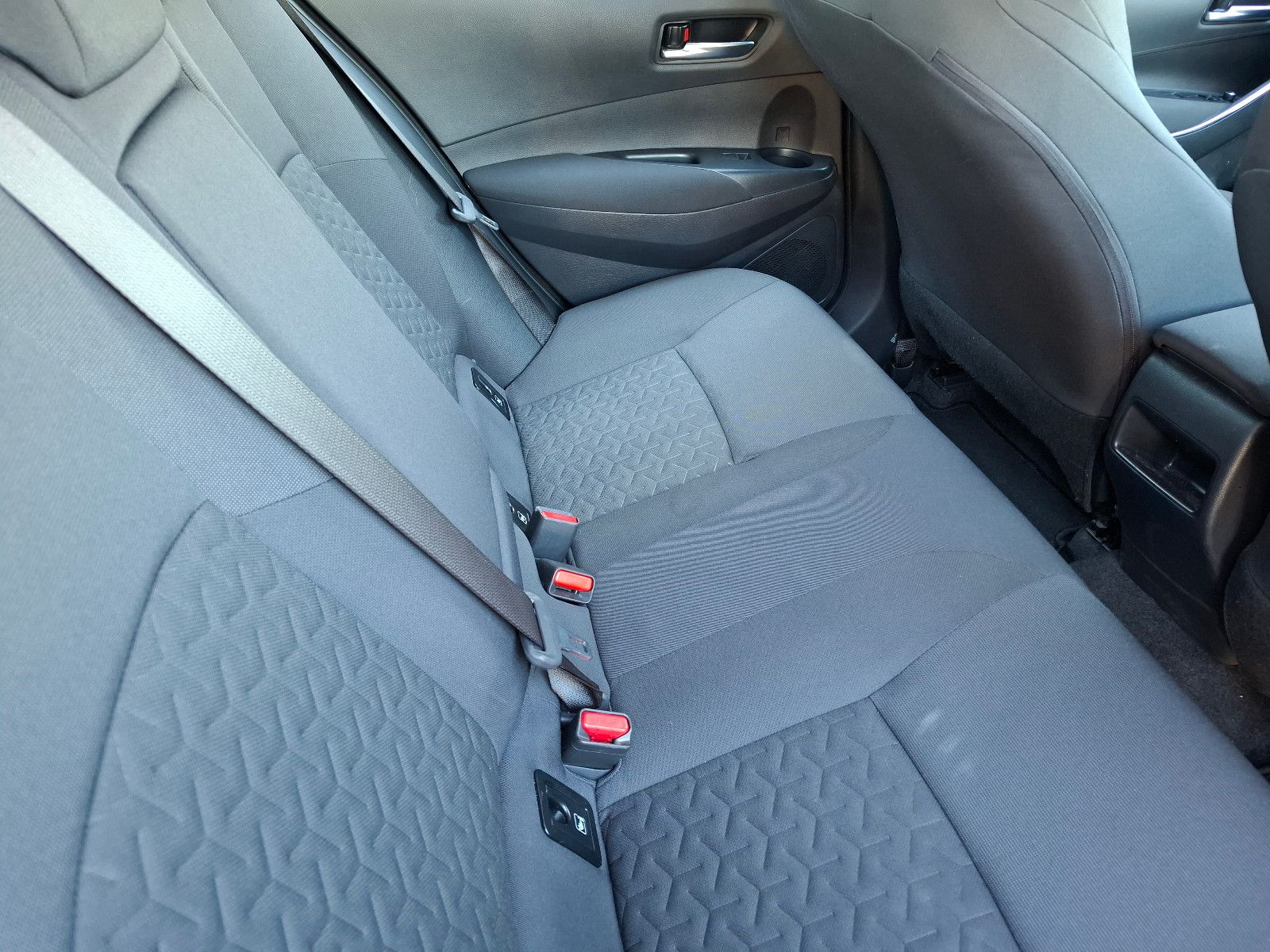 Toyota Corolla 1.8 Hybrid - Samsaru's Car Outlet