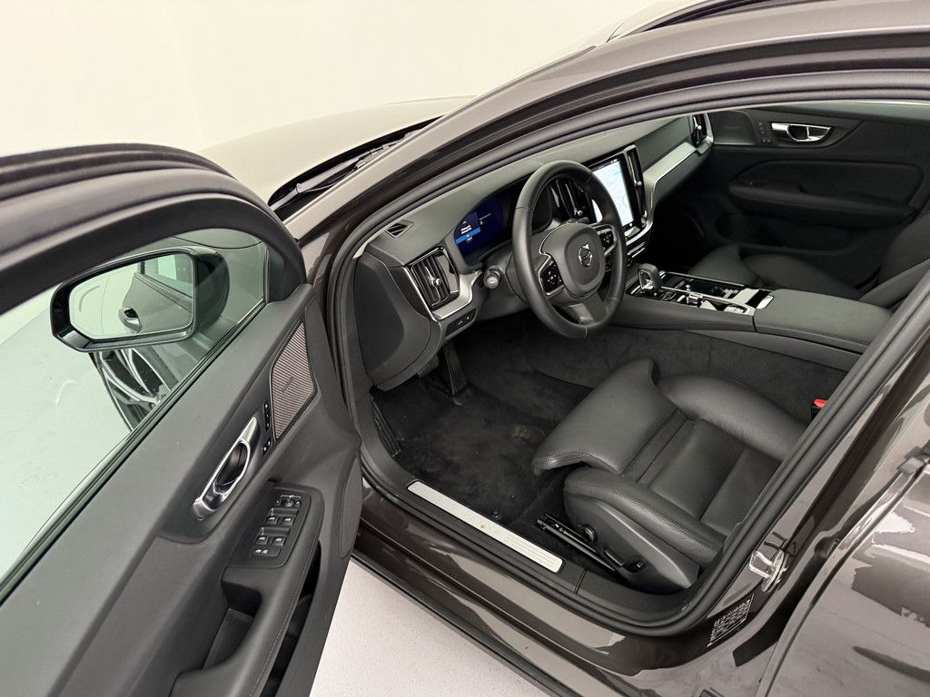 Volvo V60 T6 Plus Dark Recharge Plug-In Hybrid AWD LED