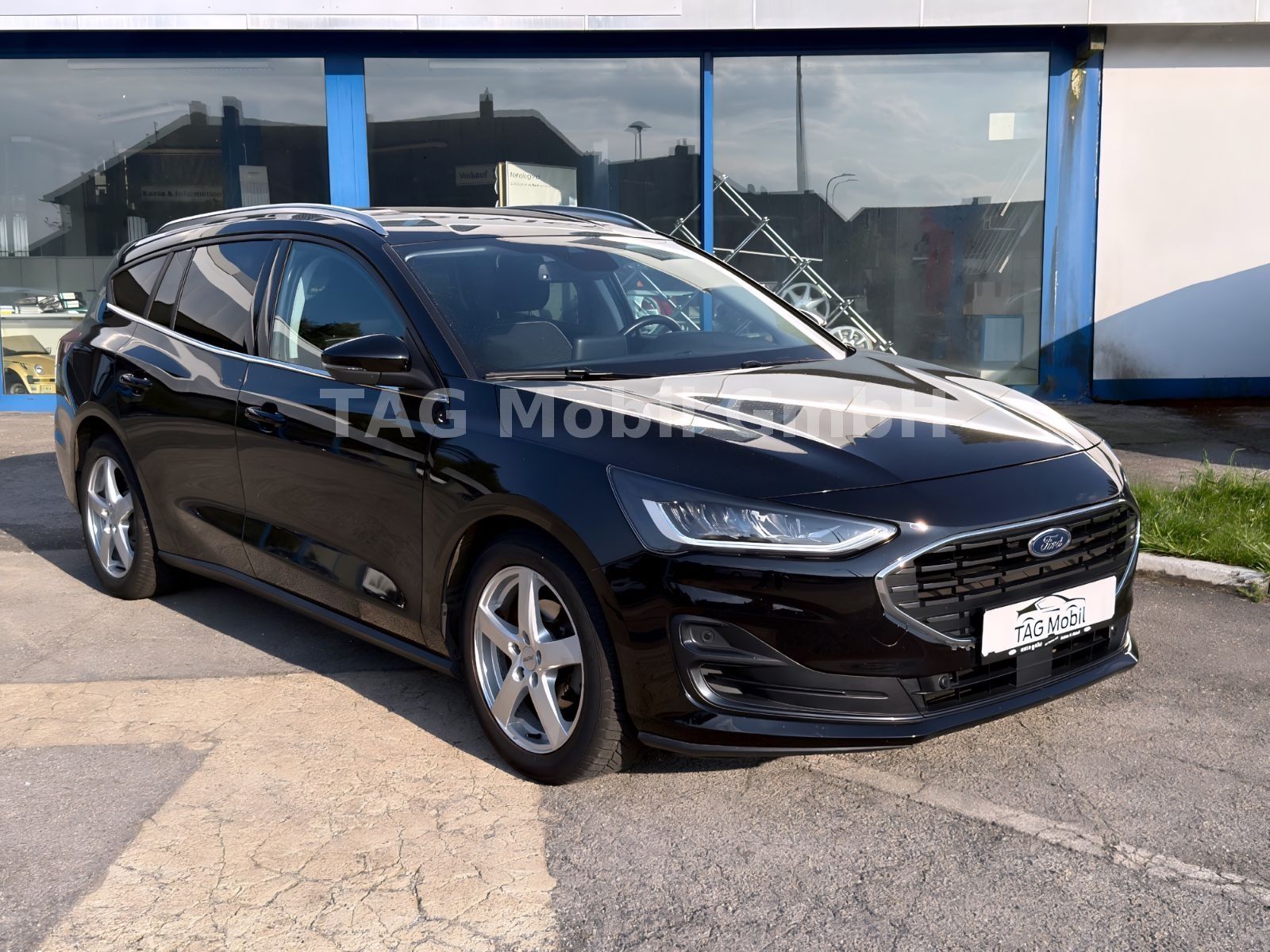 Ford Focus Titanium Turnier *TWA*LED*NAVI*SHZ*
