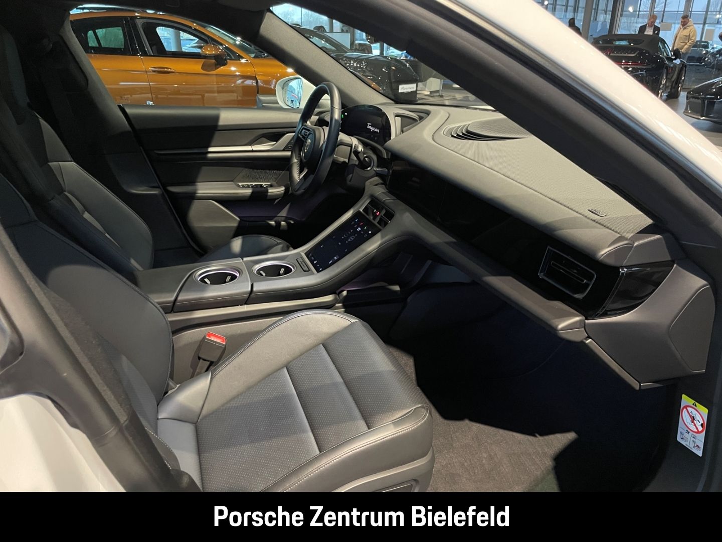 Porsche Taycan 4 Cross Turismo Panorama Surround-View