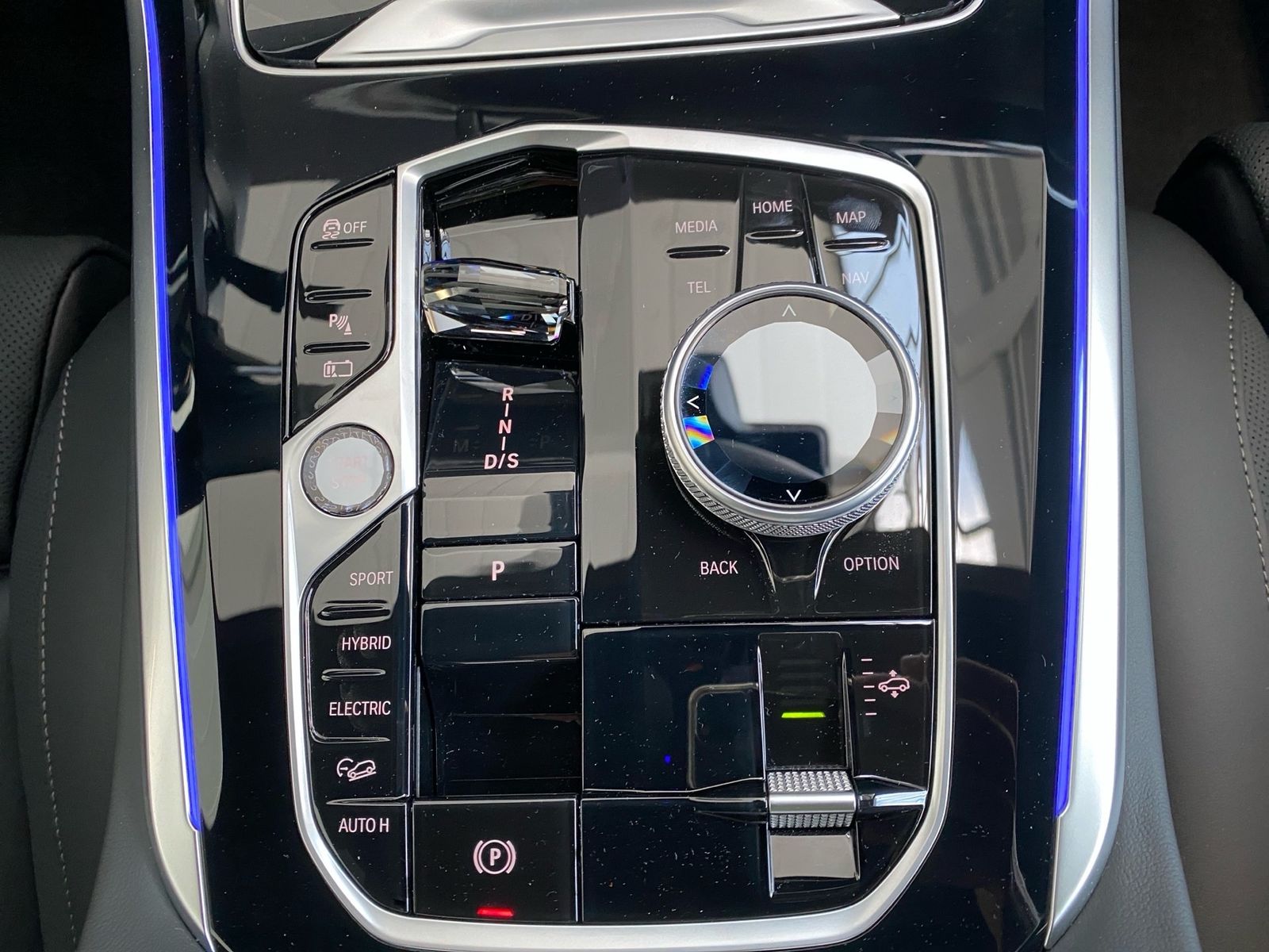BMW X5 xDrive50e M-Sport B&W KeyLess Pano AHK Air AS