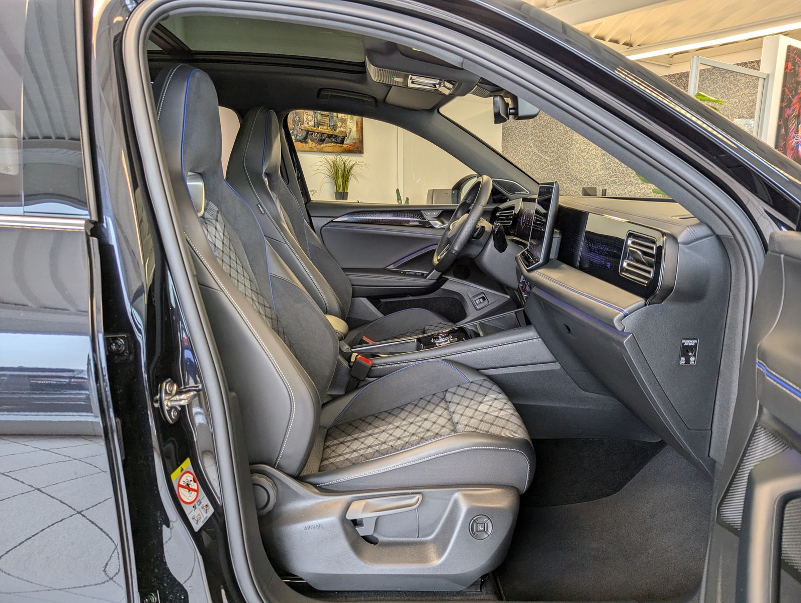 Volkswagen Tiguan 2.0TDI R-Line 4M Pano H/K AHK Matrix 20"