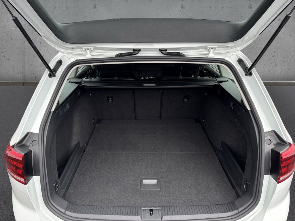 Volkswagen Passat Variant TDI DSG Business - Samsaru's Car Outlet