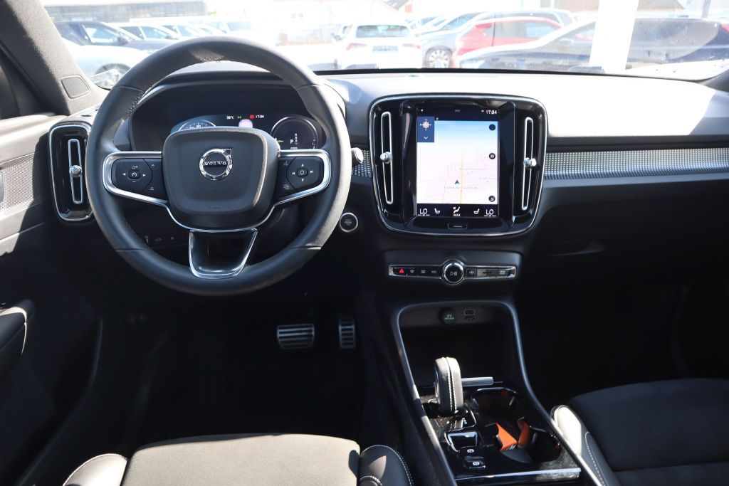 Volvo XC40 T4 Recharge DKG RDesign|NAVI|PANO|20ZOLL|