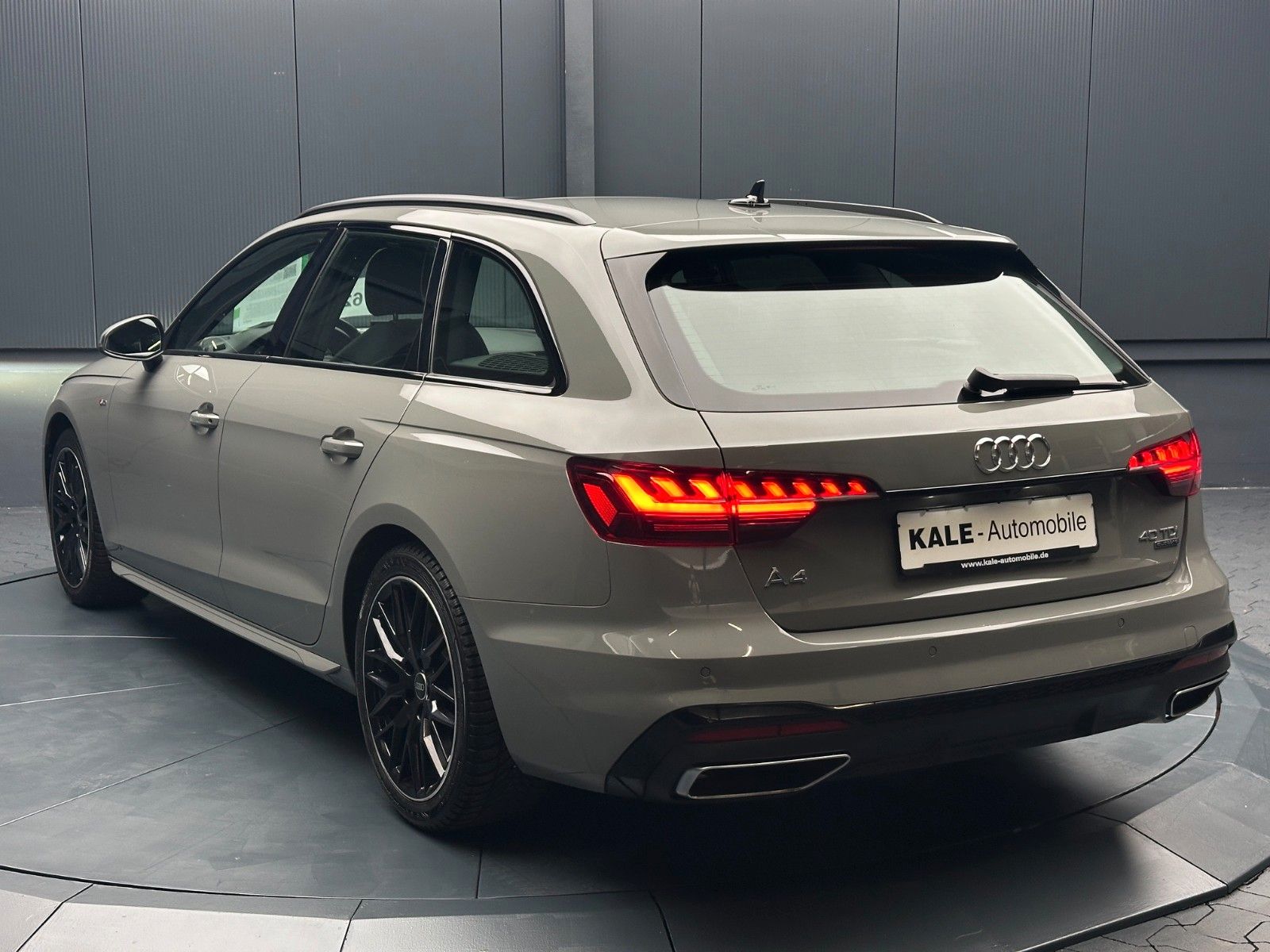 Audi A4 Avant 40 TDI quattro S-Line *PANORAMA*Matrix*