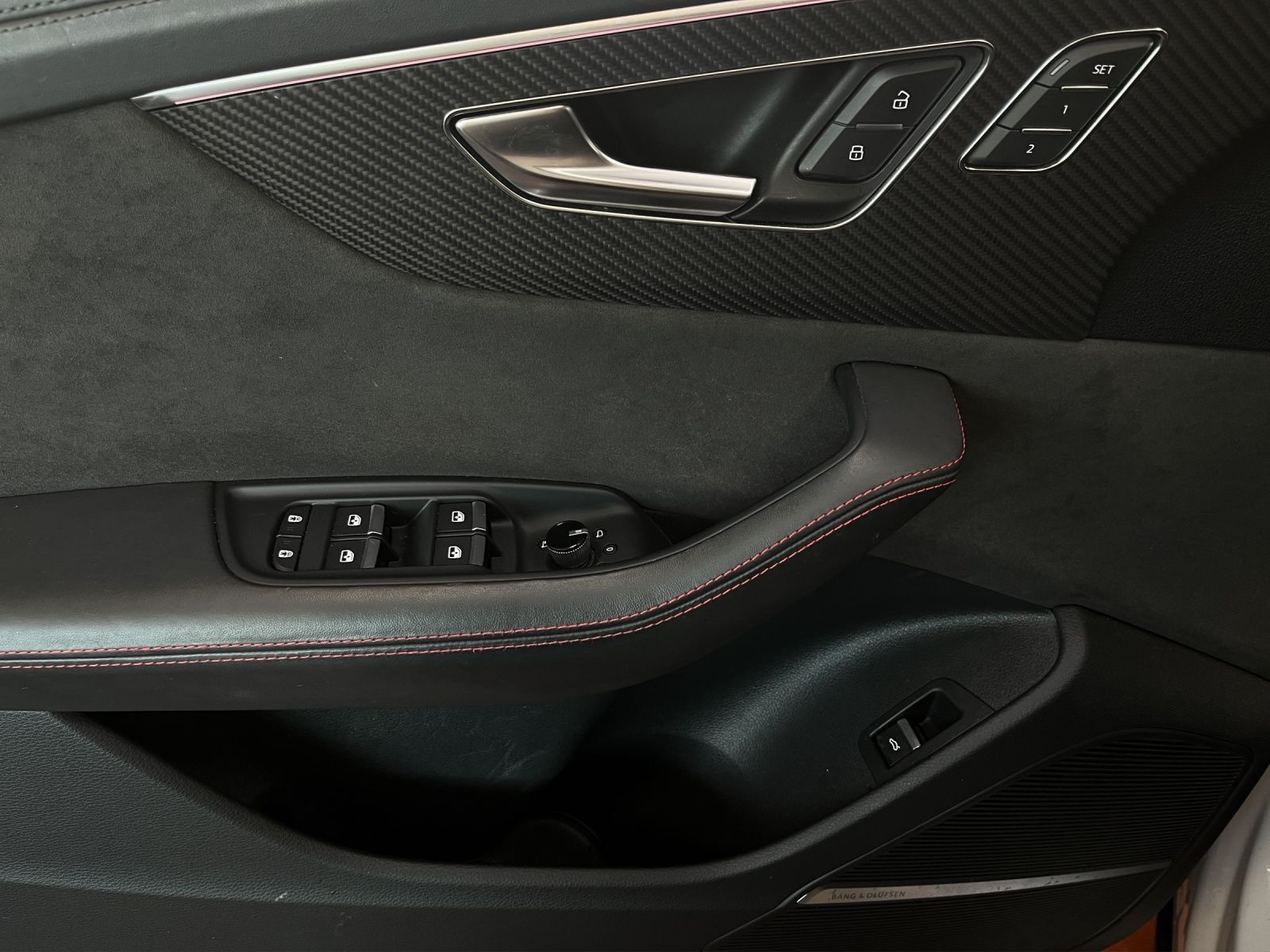 Audi RS Q8 quattro Mtrx.HUD,Keramik,Pano,AHK,Standhz.