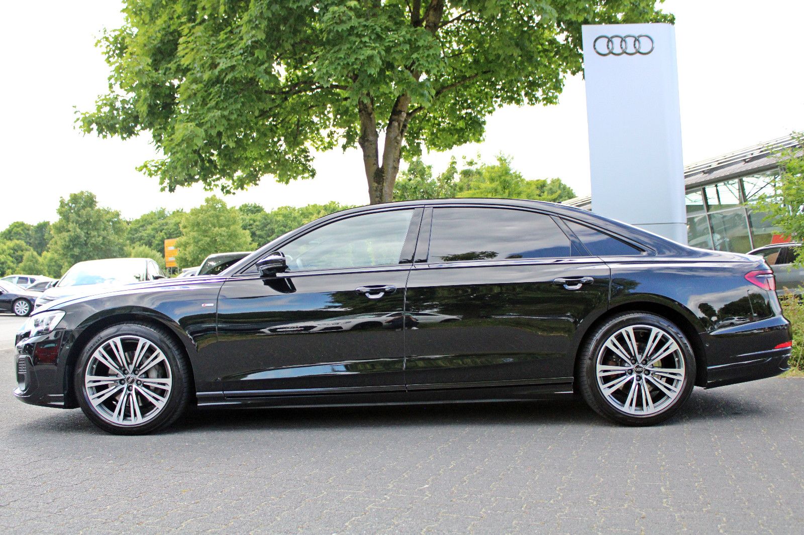 Audi A8 Lang 50TDI S LINE BLACK - Samsaru's Car Outlet