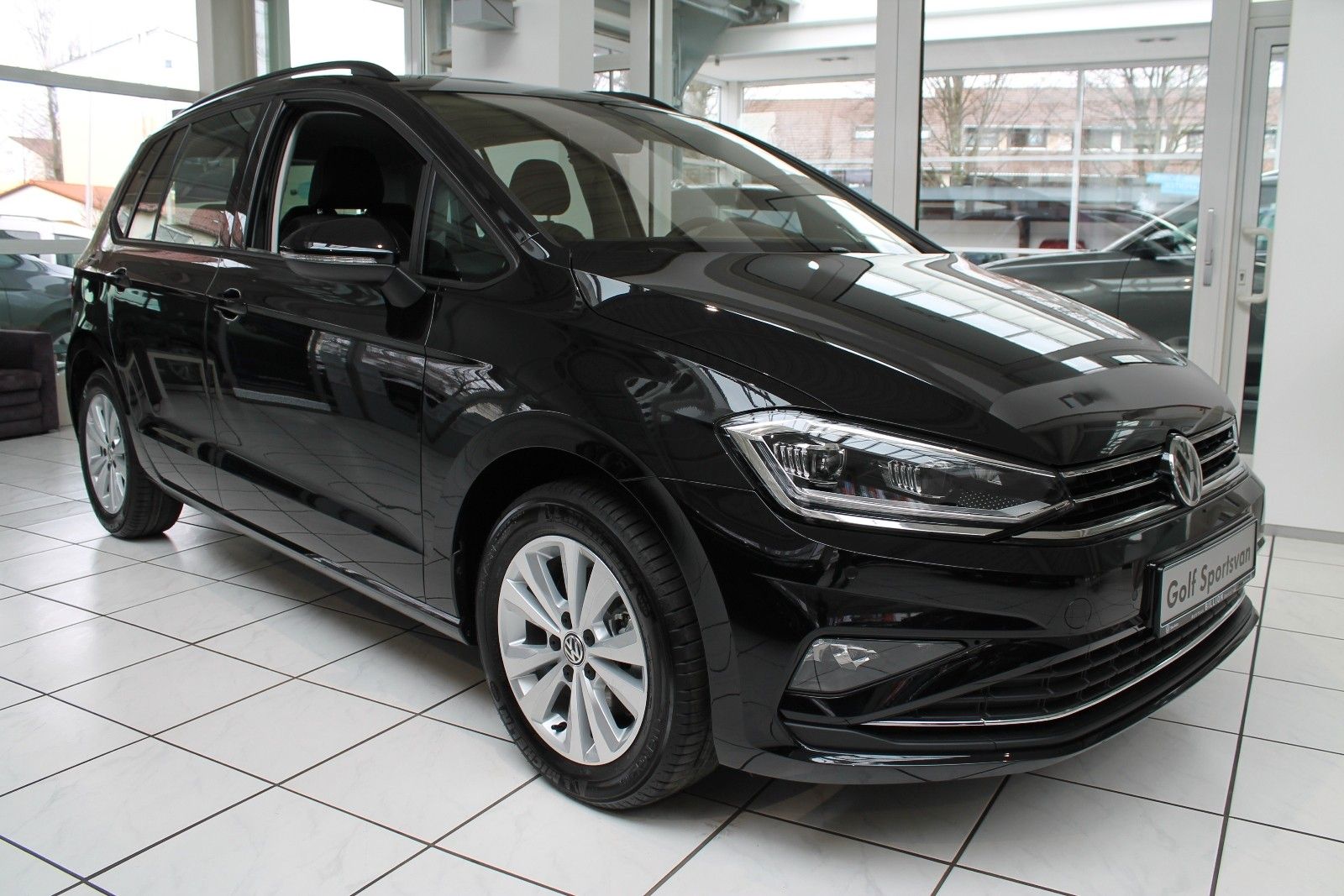 Volkswagen Golf Sportsvan 1.5 TSI ACT Comfortline - Samsaru's Car Outlet