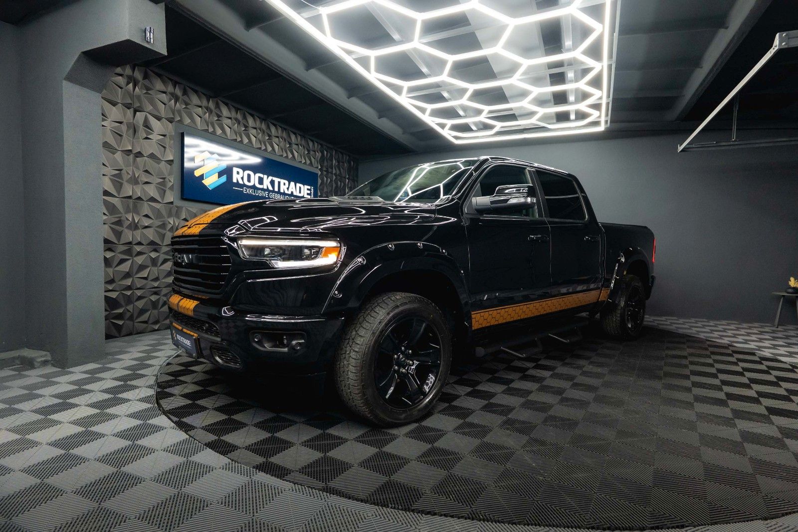 Dodge RAM 5.7 V8 HEMI 4x4 OFFROAD Night Limited 19%