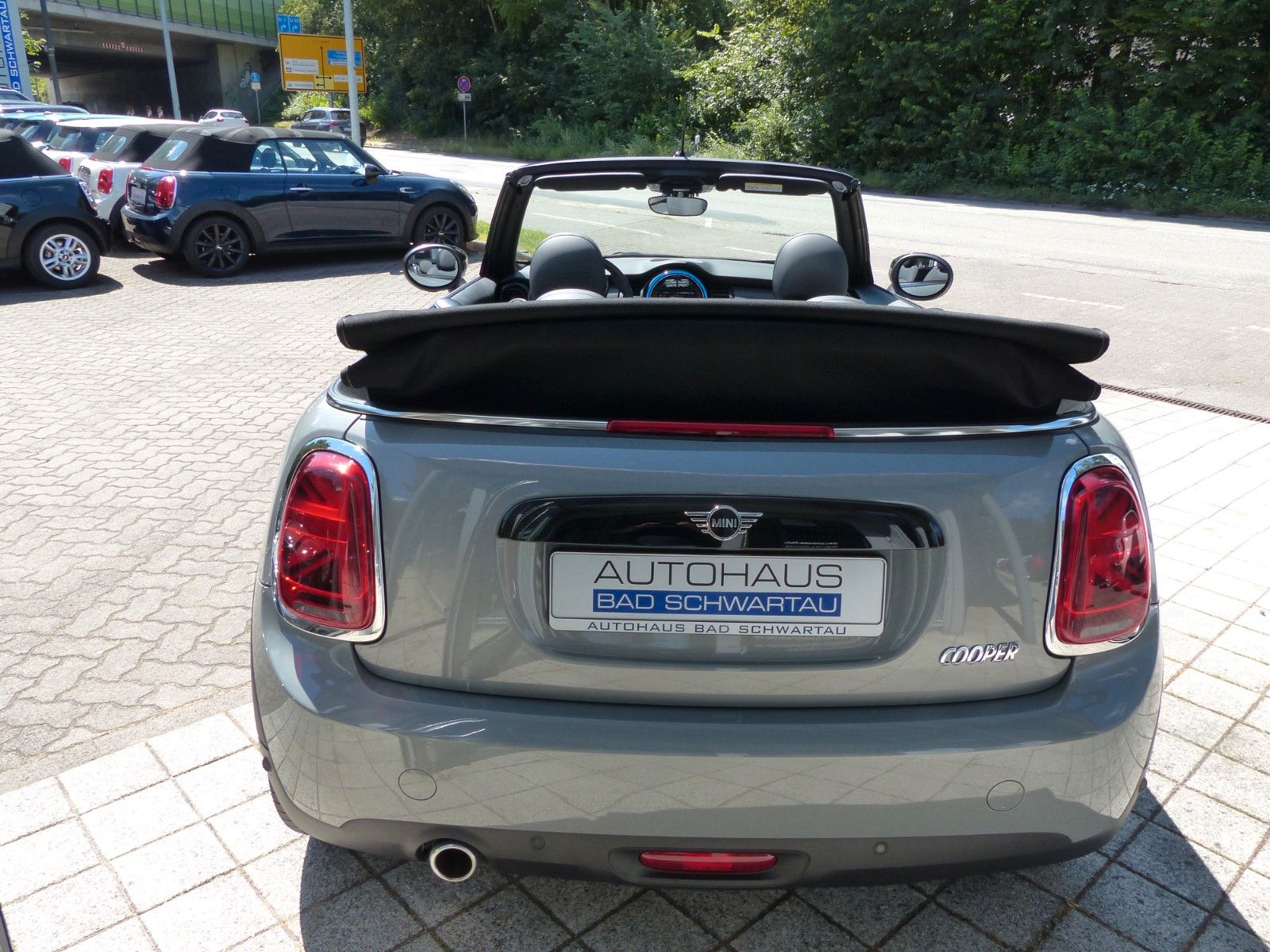 MINI Cooper Cabrio Chili - Samsaru's Car Outlet