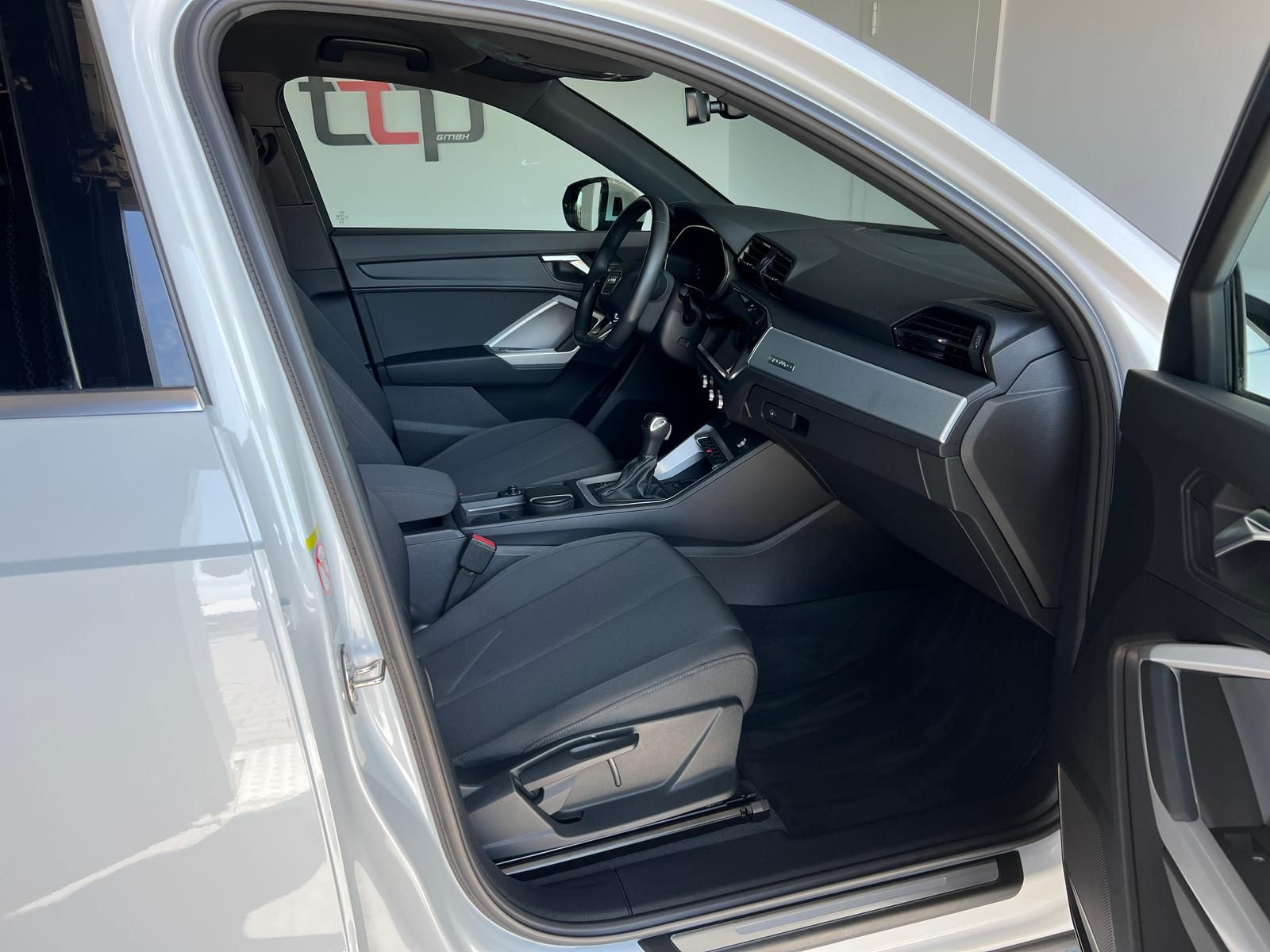 Audi Q3 40 TDI quattro - Samsaru's Car Outlet