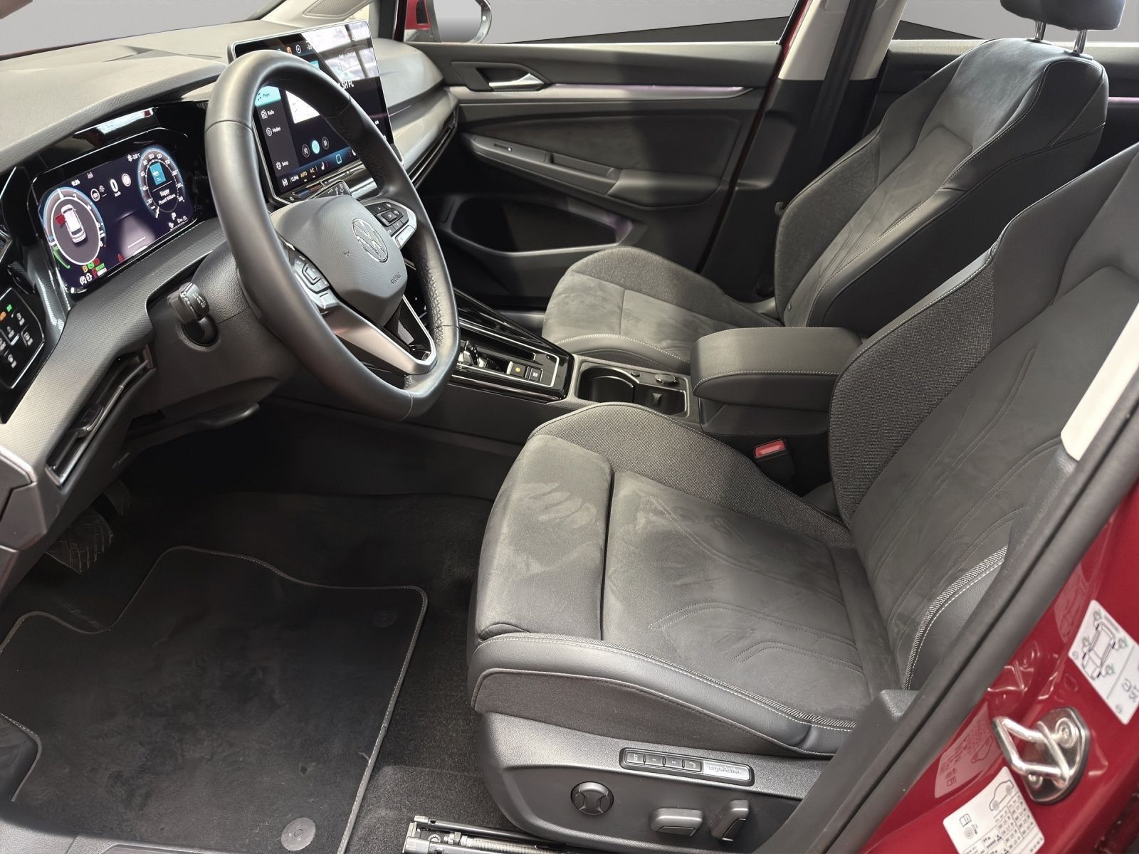 Volkswagen Golf VIII 1.5 eTSI eHybrid Style NAV+ACC+HUD+360