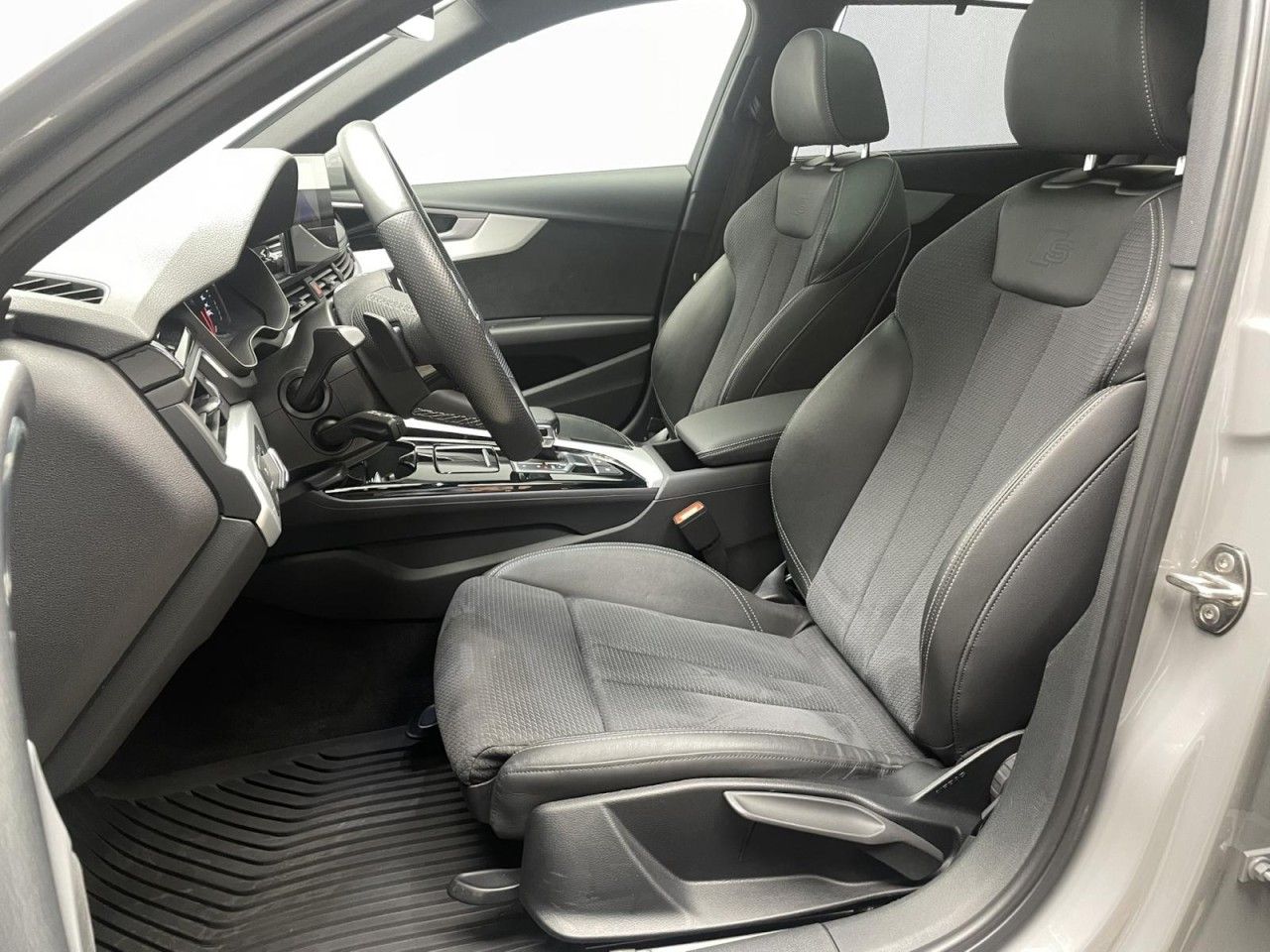 Audi A4 Avant 45 TFSI quattro S-line - Samsaru's Car Outlet