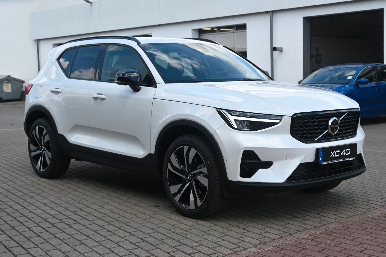 Volvo XC40 B4 DKG Plus Dark*H&K*FSHZG*360°*ACC*AHK