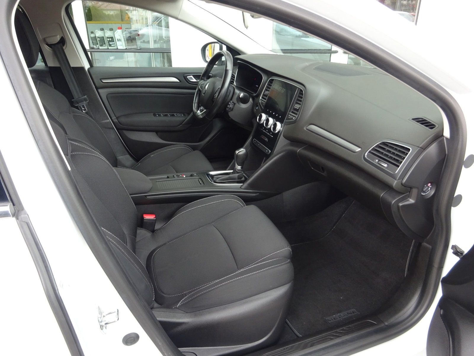 Renault Megane Grandtour Zen E-Tech Plug-in Hybrid - Samsaru's Car Outlet