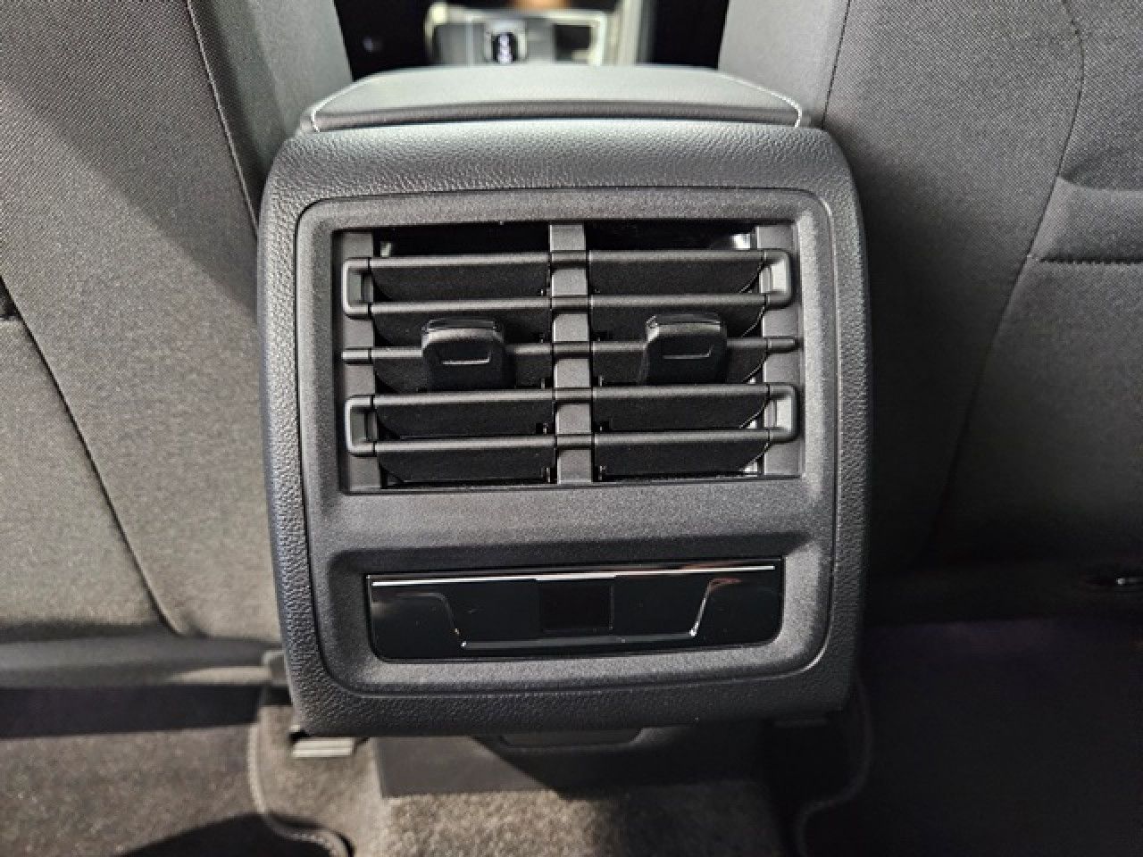 Volkswagen Golf 1.5 eTSI Move - Samsaru's Car Outlet