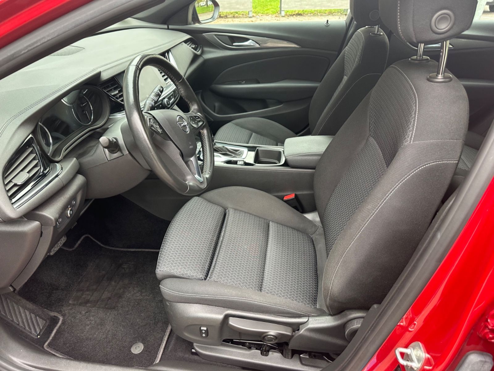 Opel Insignia Sports Business - Samsaru's Car Outlet