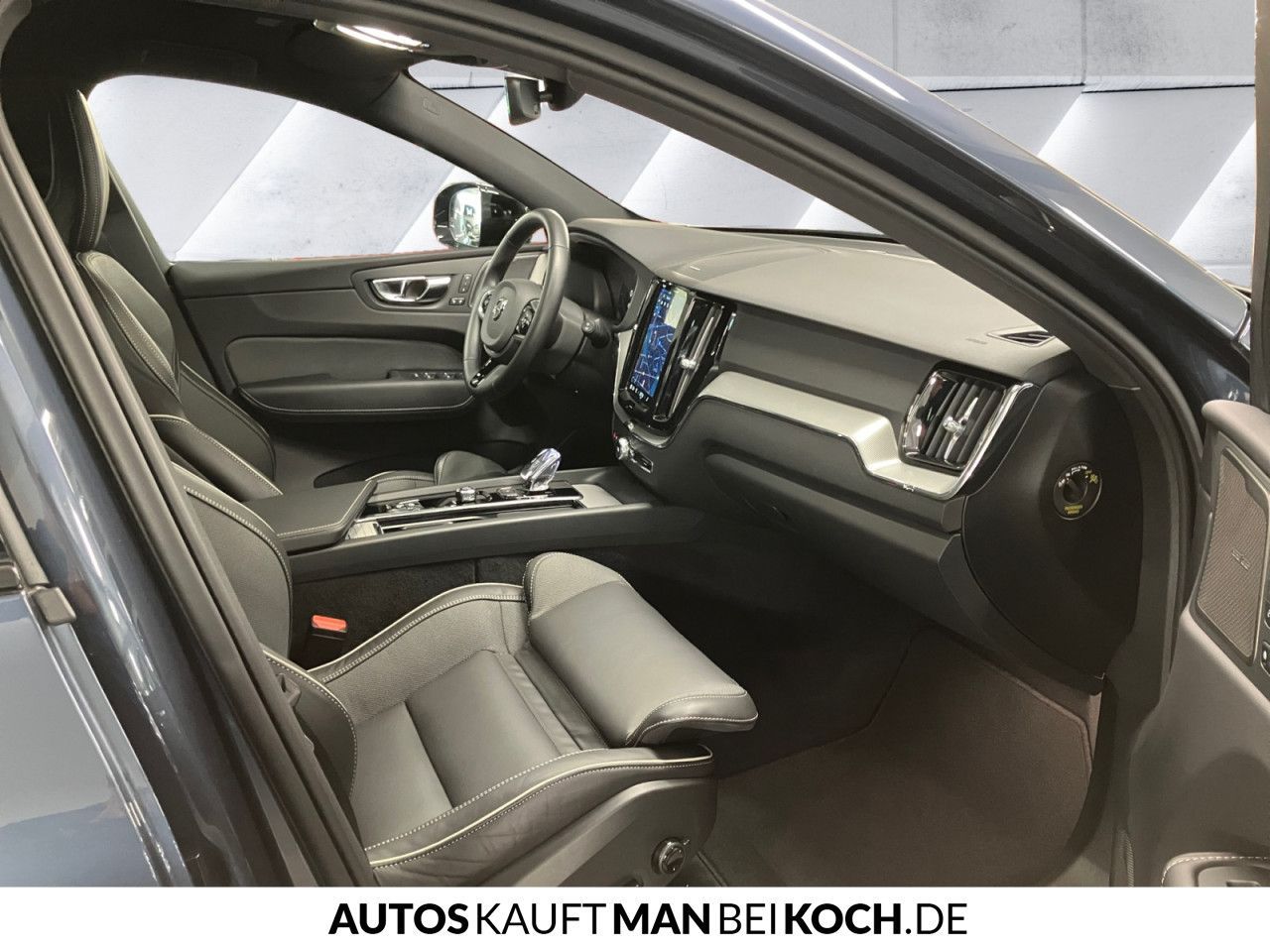 Volvo XC60 B5 AWD PlusDark ACC BLIS AHK 4xSHz VLED H&K