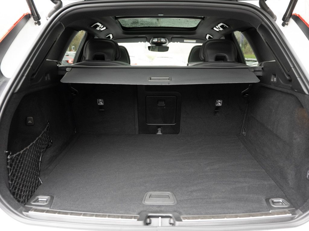 Volvo XC60 B4 R-Design AWD H/K AHK HUD FACEL. LED PANO