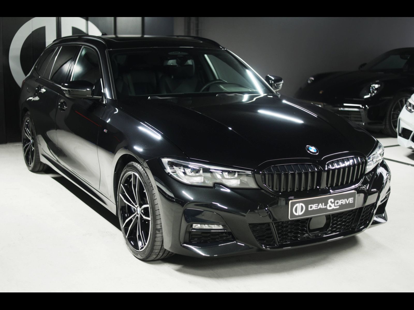 BMW 330 i Touring xDrive M Sport Shadow - Samsaru's Car Outlet