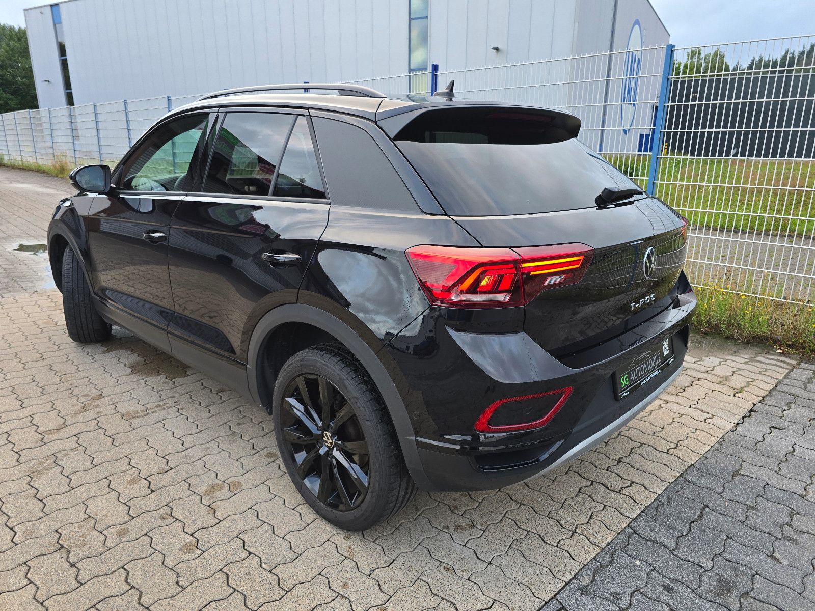 Volkswagen T-Roc 1.5 TSI Style Black - Samsaru's Car Outlet