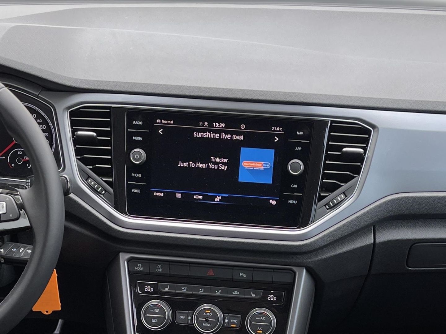 Volkswagen T-Roc Active 2.0 TDI DSG - Samsaru's Car Outlet
