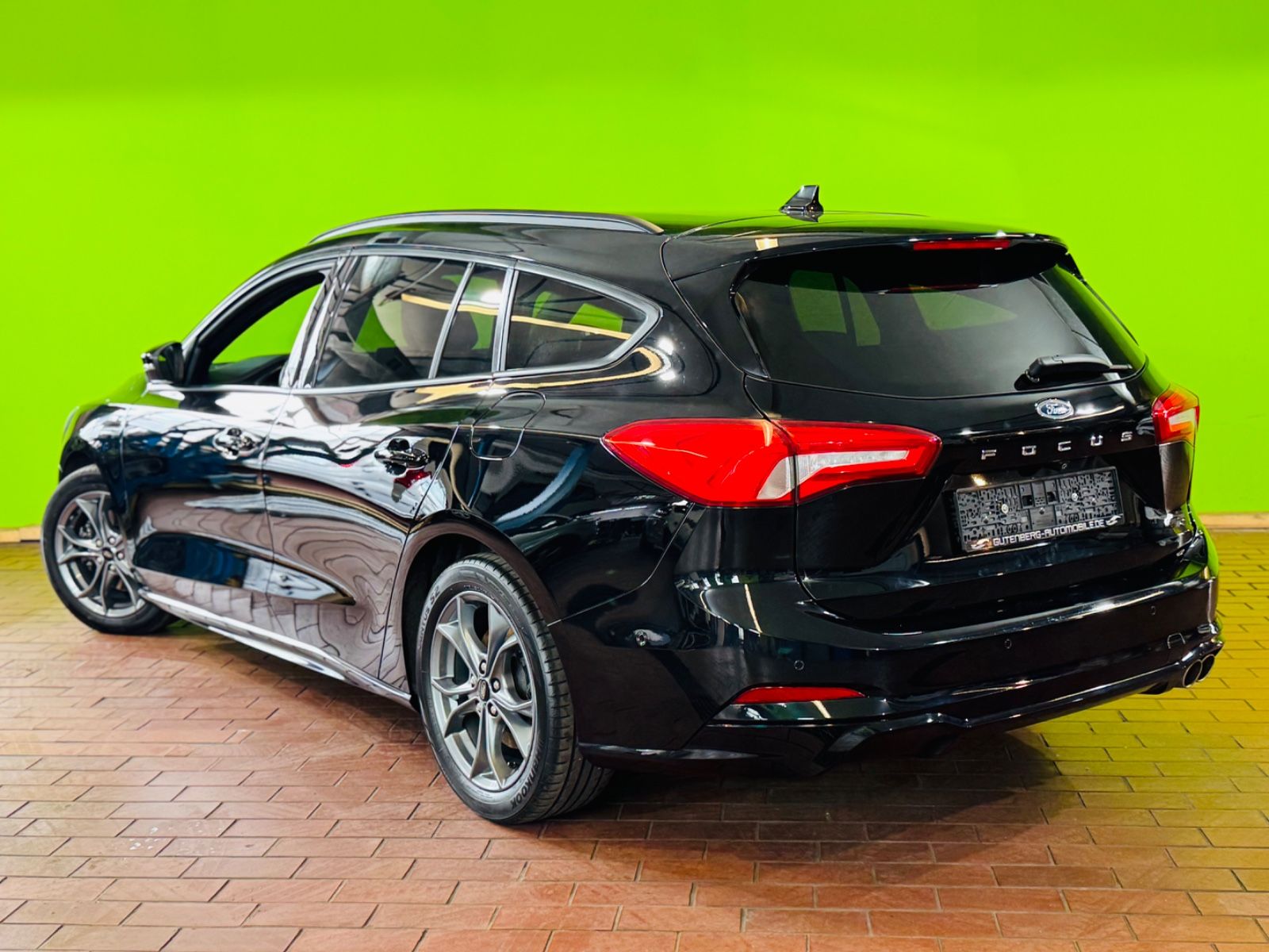 Ford Focus ST-Line - Samsaru's Car Outlet
