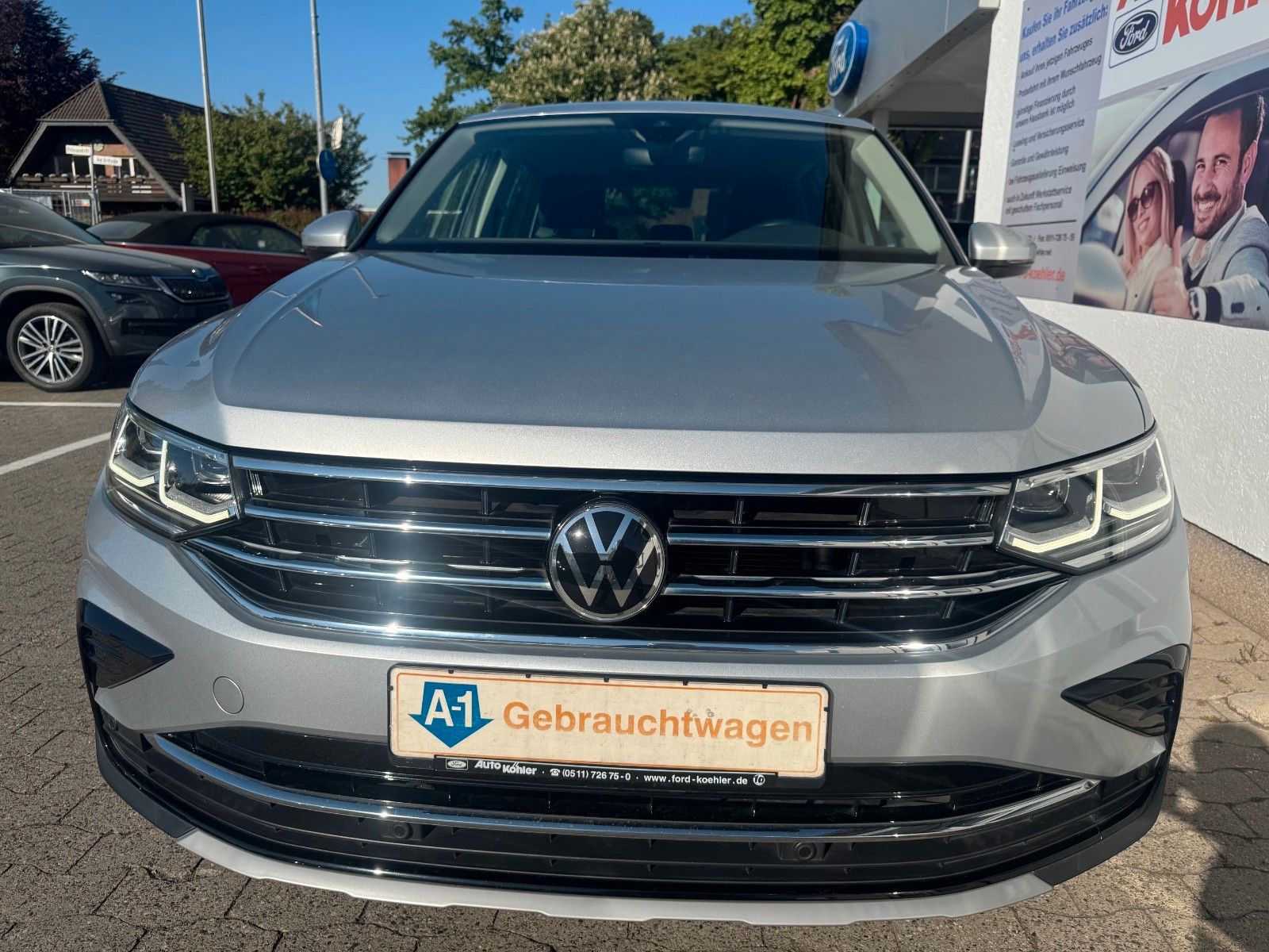 Volkswagen Tiguan Elegance 2.0 TDI Automatik - Samsaru's Car Outlet