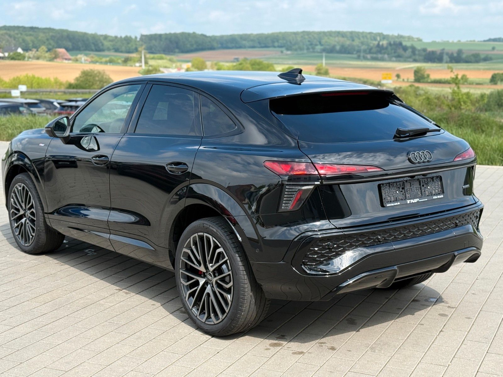 Audi Q3 Sportback S-LINE quattro+AHK+PANO+SONOS