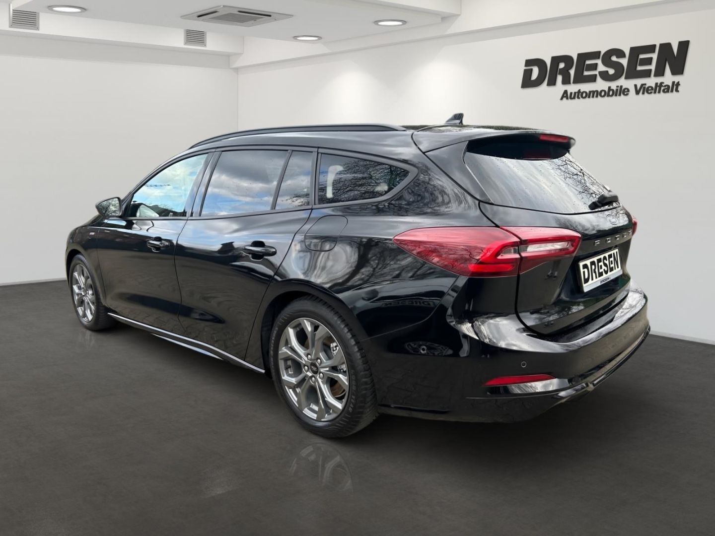 Ford Focus ST-Line X Turnier 1,0l EcoBoost AT AHK-abn