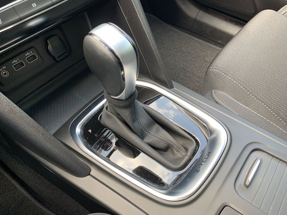 Renault Megane Grandtour ZEN E-TECH Plug-in - Samsaru's Car Outlet
