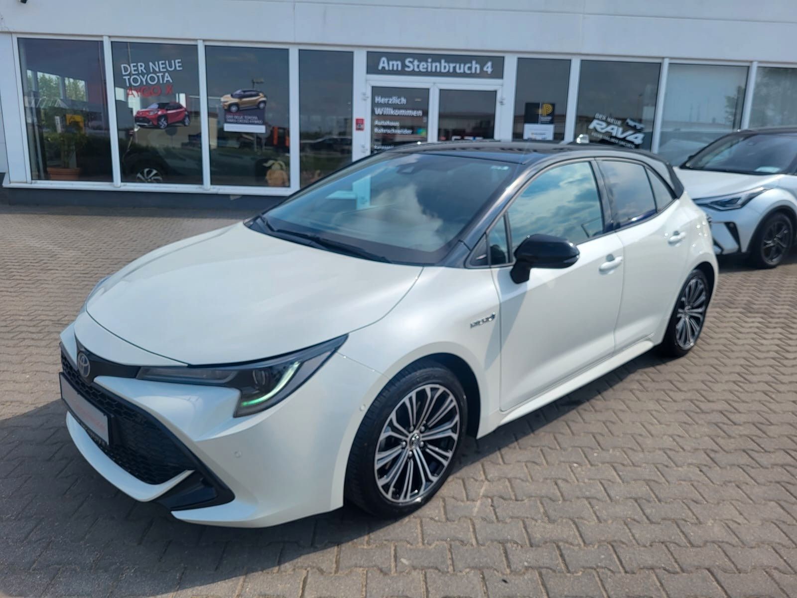 Toyota Corolla Hybrid Club - Samsaru's Car Outlet