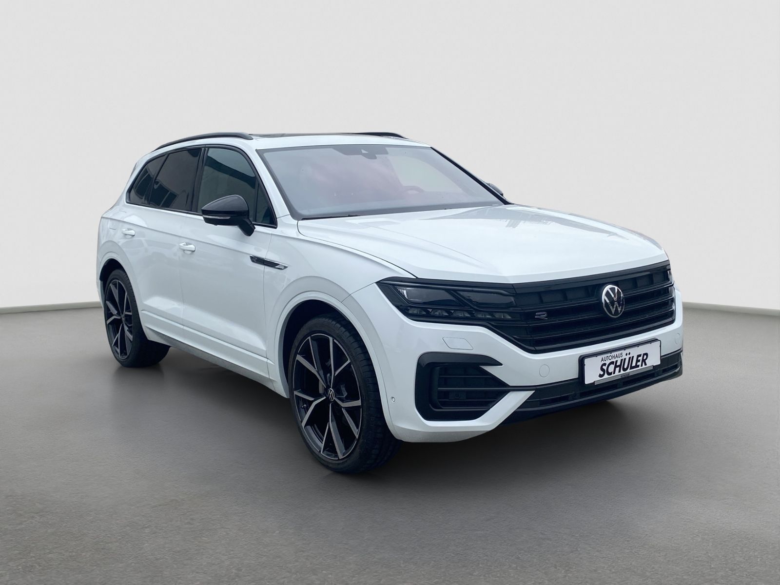Volkswagen Touareg 3.0 TDI R-Line 4Motion - Samsaru's Car Outlet