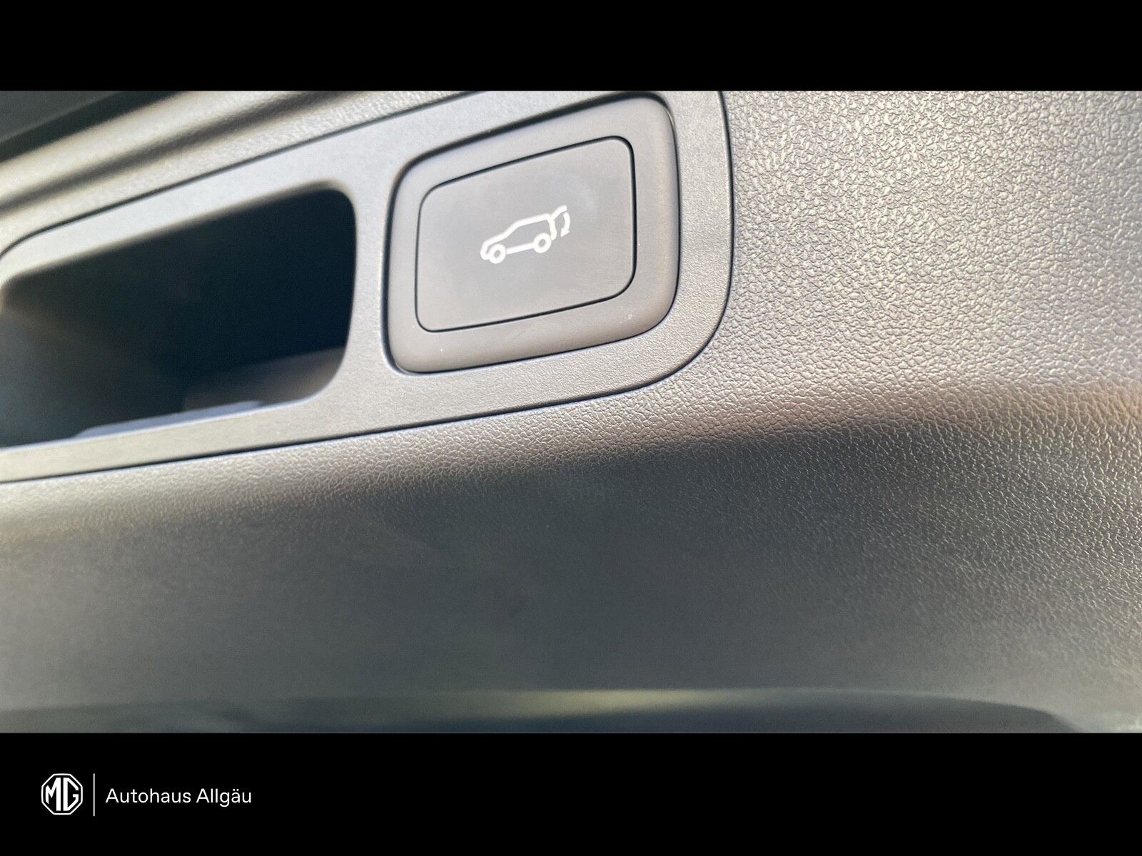 MG HS PHEV Luxury 360°+SHZ+LED+NAVI+CAR PLAY