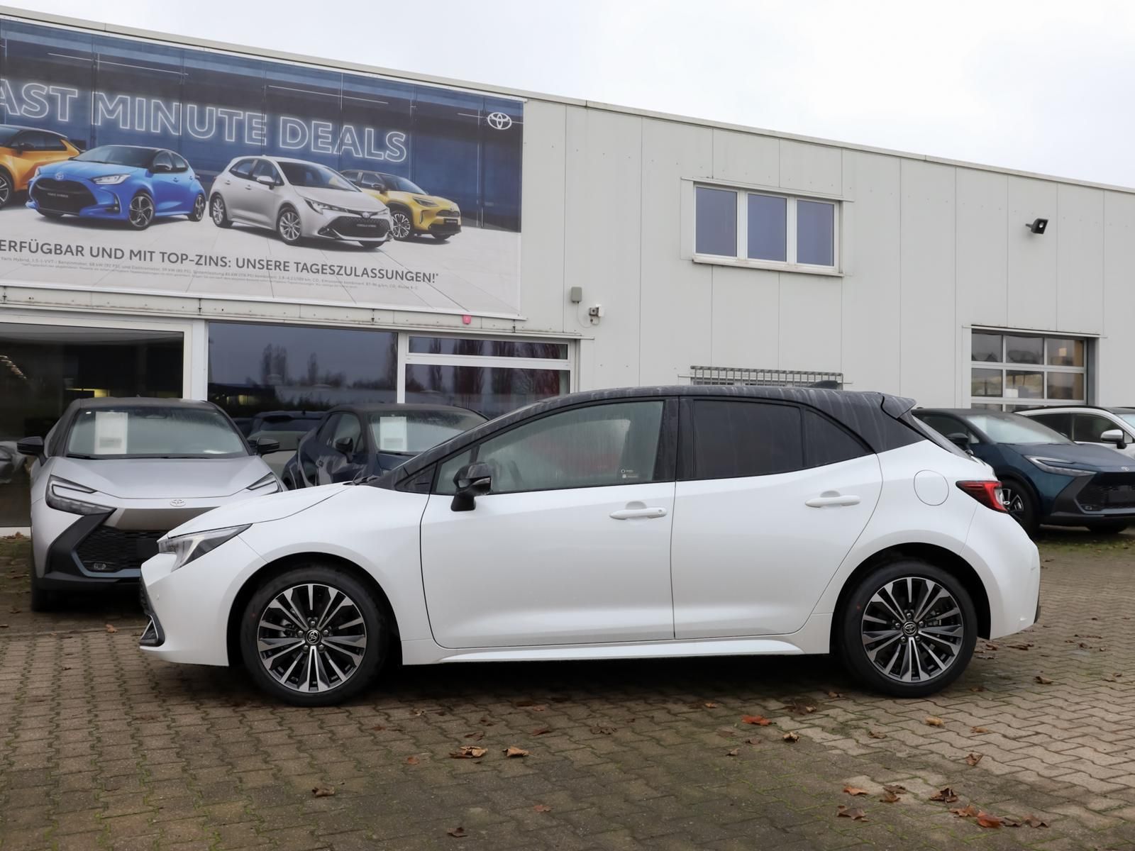 Toyota Corolla 1.8 Hybrid BLACK&WHITE NAVI SHZ PDC