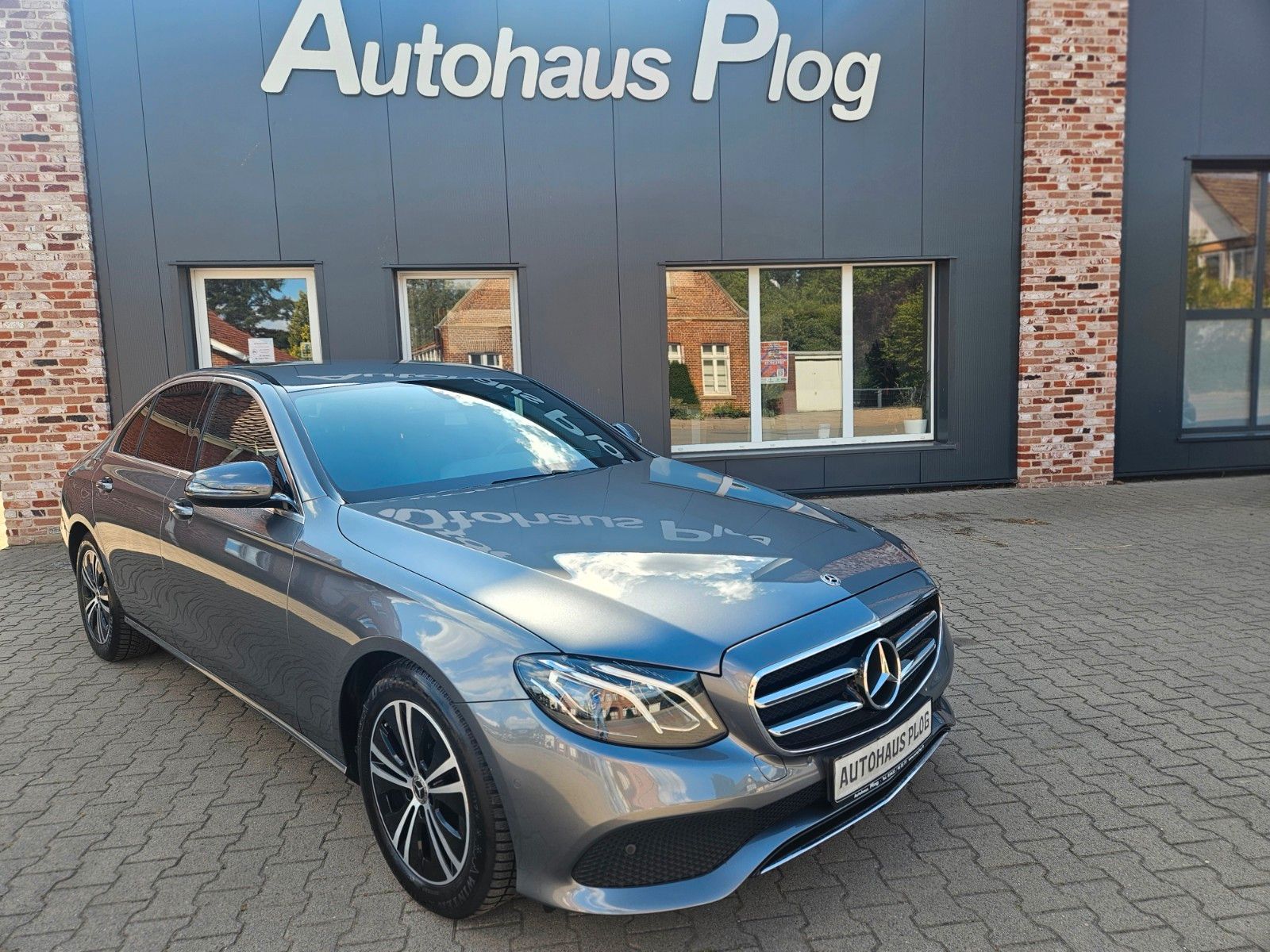 Mercedes-Benz E 220 d - Samsaru's Car Outlet