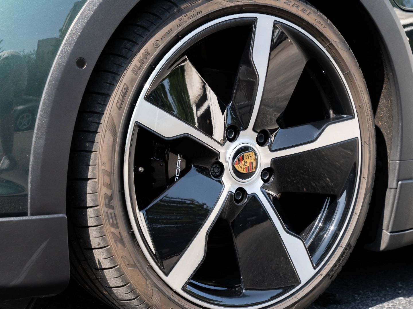 Porsche Taycan 4S Cross Turismo Offroad Design Paket
